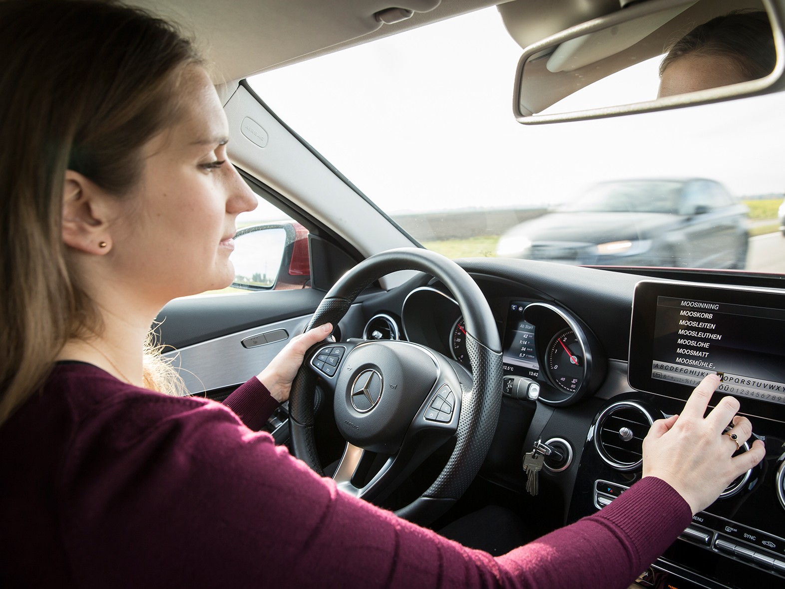 Mercedes stellt aktives Gurtschloss vor - Verkehrsunfall und Fahrzeugtechnik