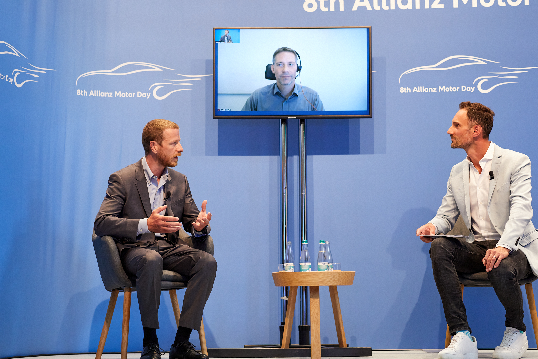 Conrad Meyer (ZITiS) und der online zugeschaltete Prof. Dr. Christoph Krauss (Fraunhofer Institute for Secure Information Technology SIT) beantworten die Fragen des Moderators zu Cyber Risiken und forensischen Methoden