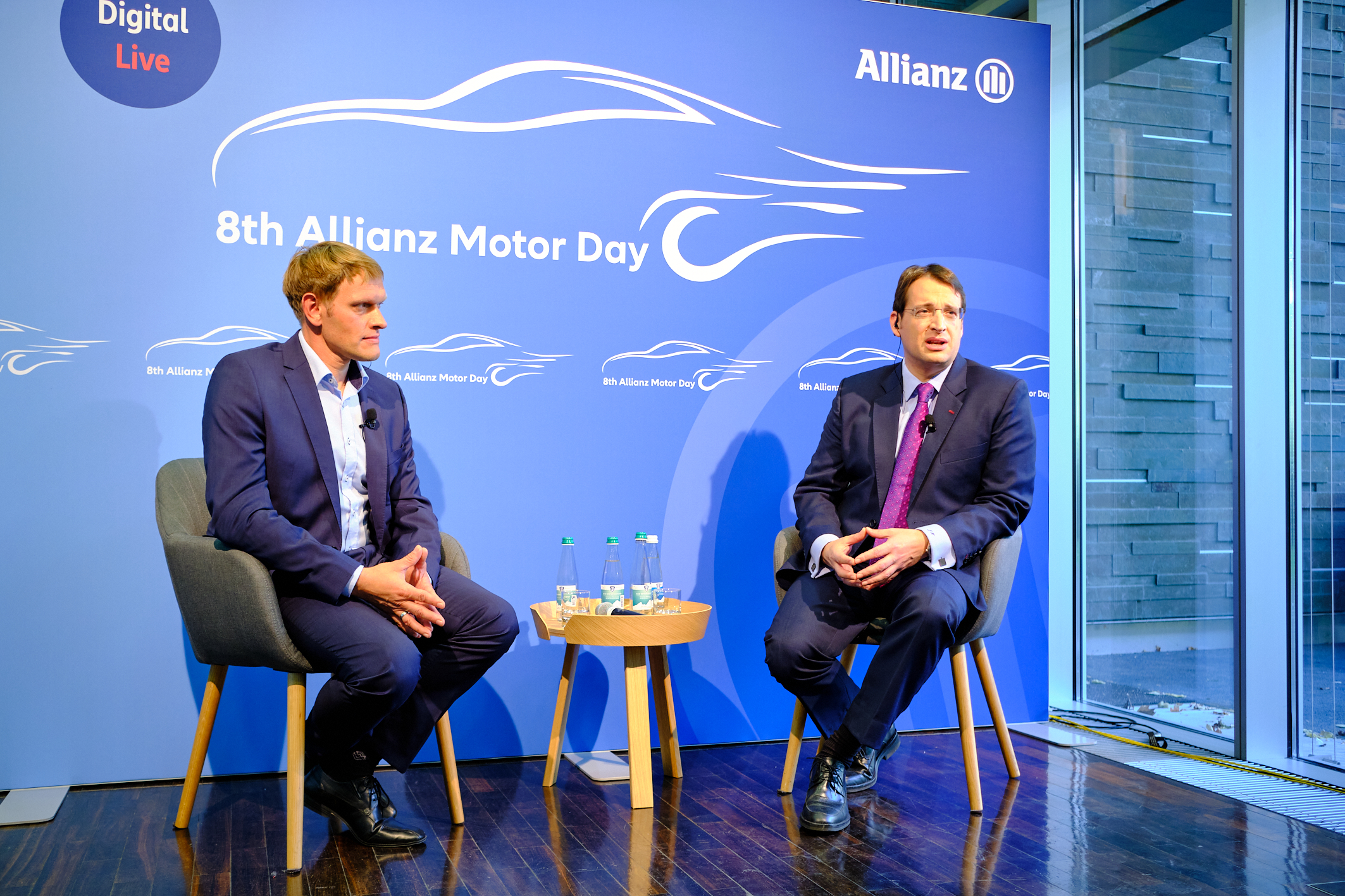 Rico Förster (Head of Commercial Motor, Allianz SE)  und Jochen Haug (Schaden-Vorstand Allianz Versicherungs-AG und Mitglied des Vorstands der Allianz Versicherungs-AG) von einer zweiten Bühne zur Expertendiskussion zugeschaltet